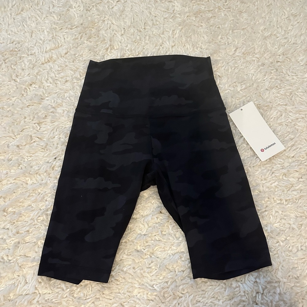 Align biker short 10” camo